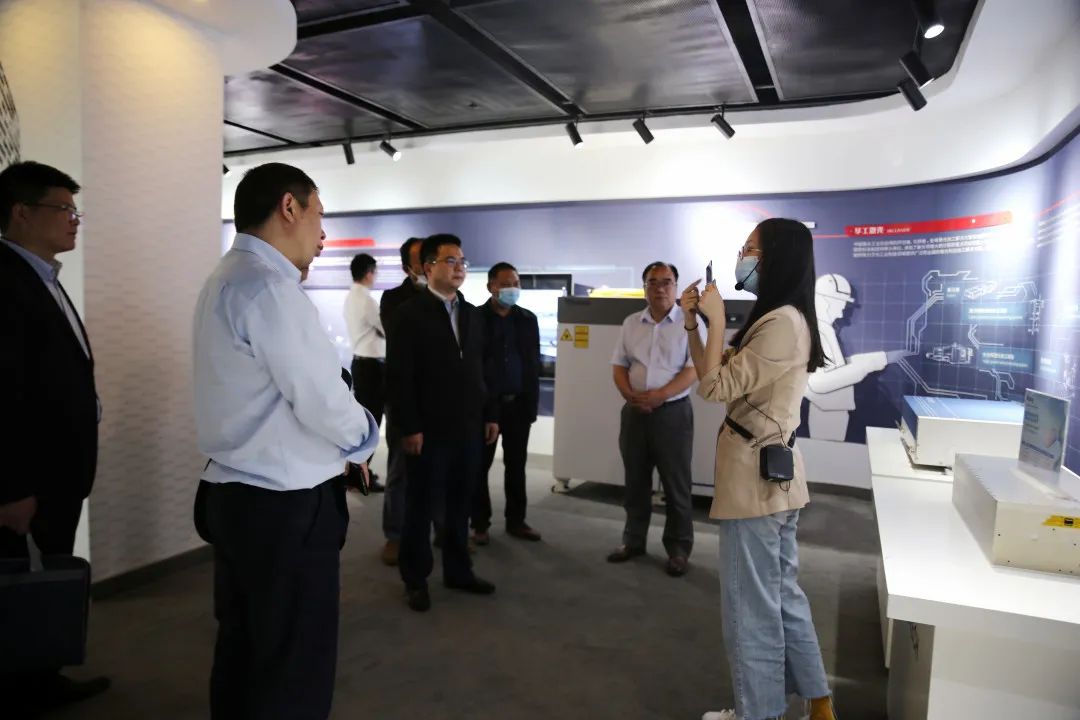 中铁九桥李桐总经理一行莅临华工科技参观交流，共探科技推广新路径
